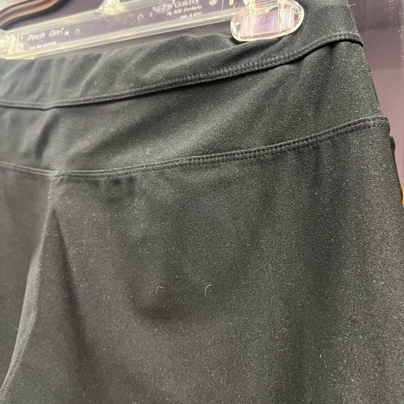 Lucy Everyday Wear Black Capri Activewear Pants - Picture 6 of 10